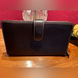 Dooney & Burke Vintage brown leather wallet